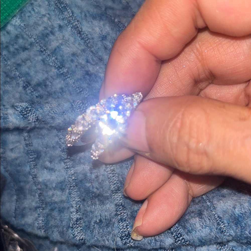 New Sparkling Silver-Tone Cubic Zirconia Cluster bridal set